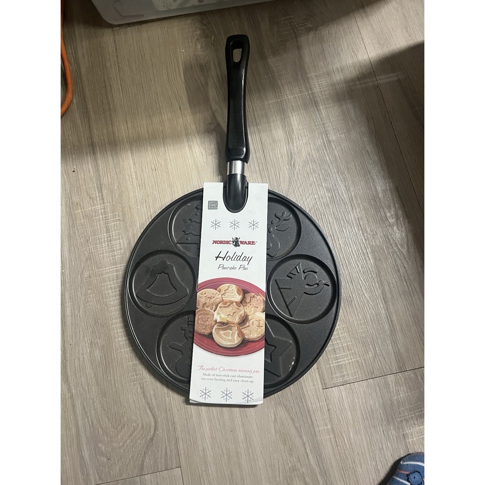 Brand New Nordic‎ Ware Holiday Pancake Pan